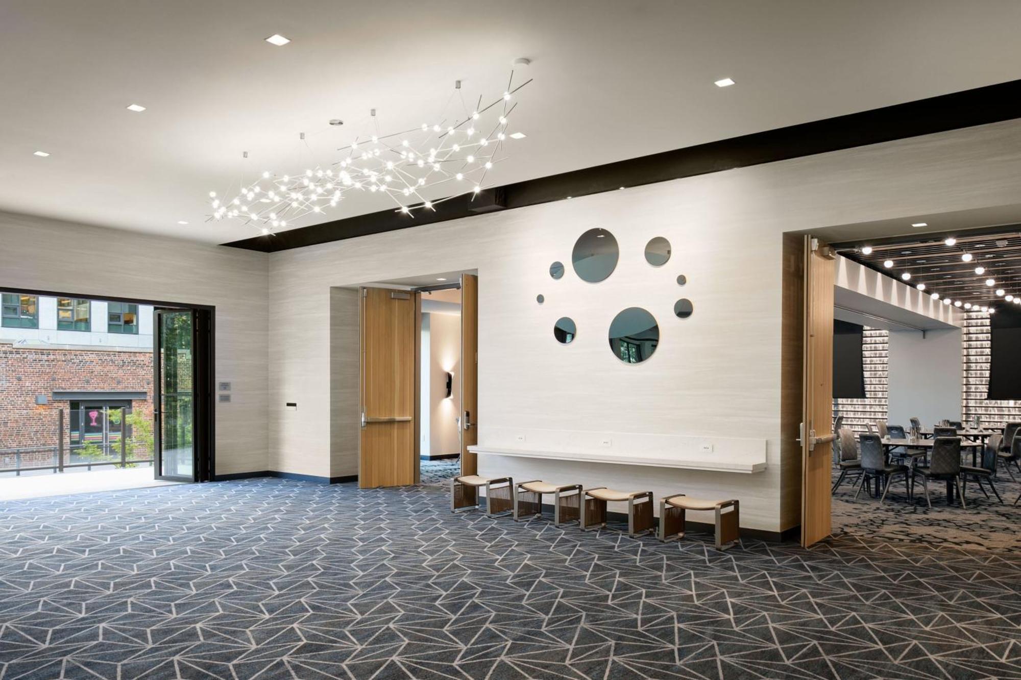 Astra Hotel, Seattle, A Tribute Portfolio Hotel By Marriott Экстерьер фото